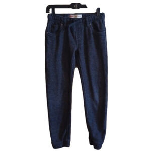 levi joggers,  boys size medium .( 10-12 yrs)  Speckled. Good used condition.